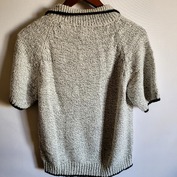 OHI Short Sleeve V Neck with Collar and 1 White Button Sweater NWOT Size Small - Picture 2 of 4